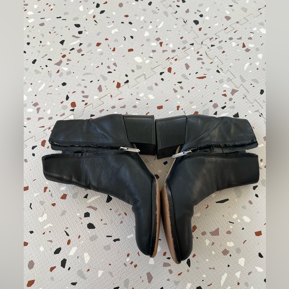 Size 6 Sam Edelman Chelsea Boot with zipper - Picture 3 of 3